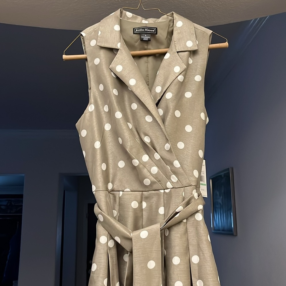 Brand Jessica Howard, Size 8. Vintage looking polka dot dress. Never worn.